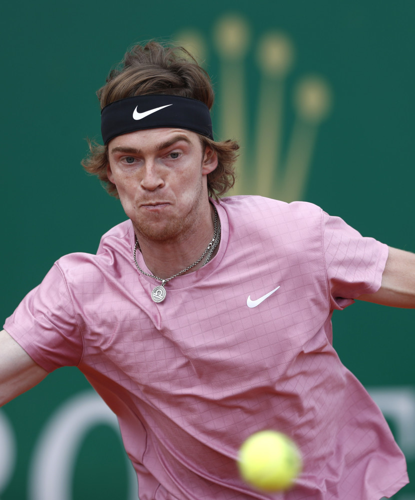 及解说员的 及解说员的