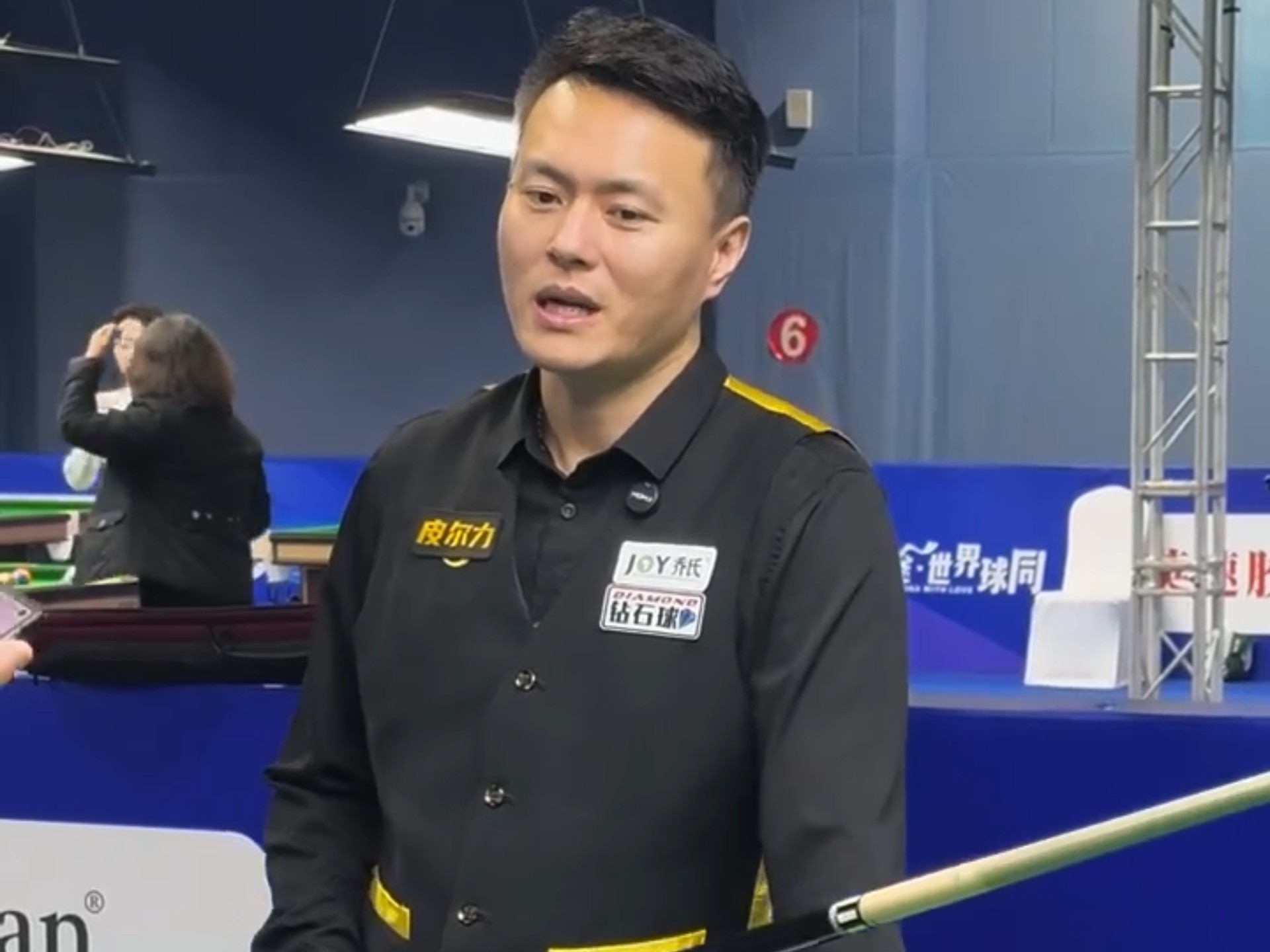 中超第一轮观众人数 上海申花是上港2倍多 但蓝魔冠军比隔壁少.