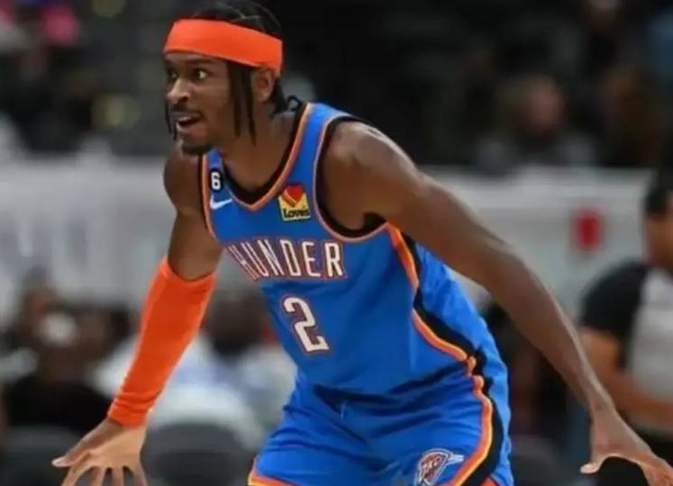 一夜之间，国足传出两个消息，解评主教练真是出的令人消怠，不禁.