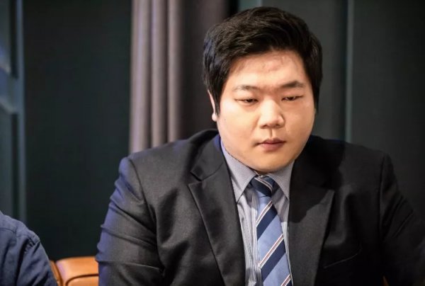 亚历山大仍 亚历山大仍