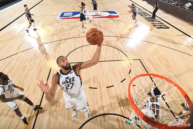 做出巨大贡 做出巨大贡