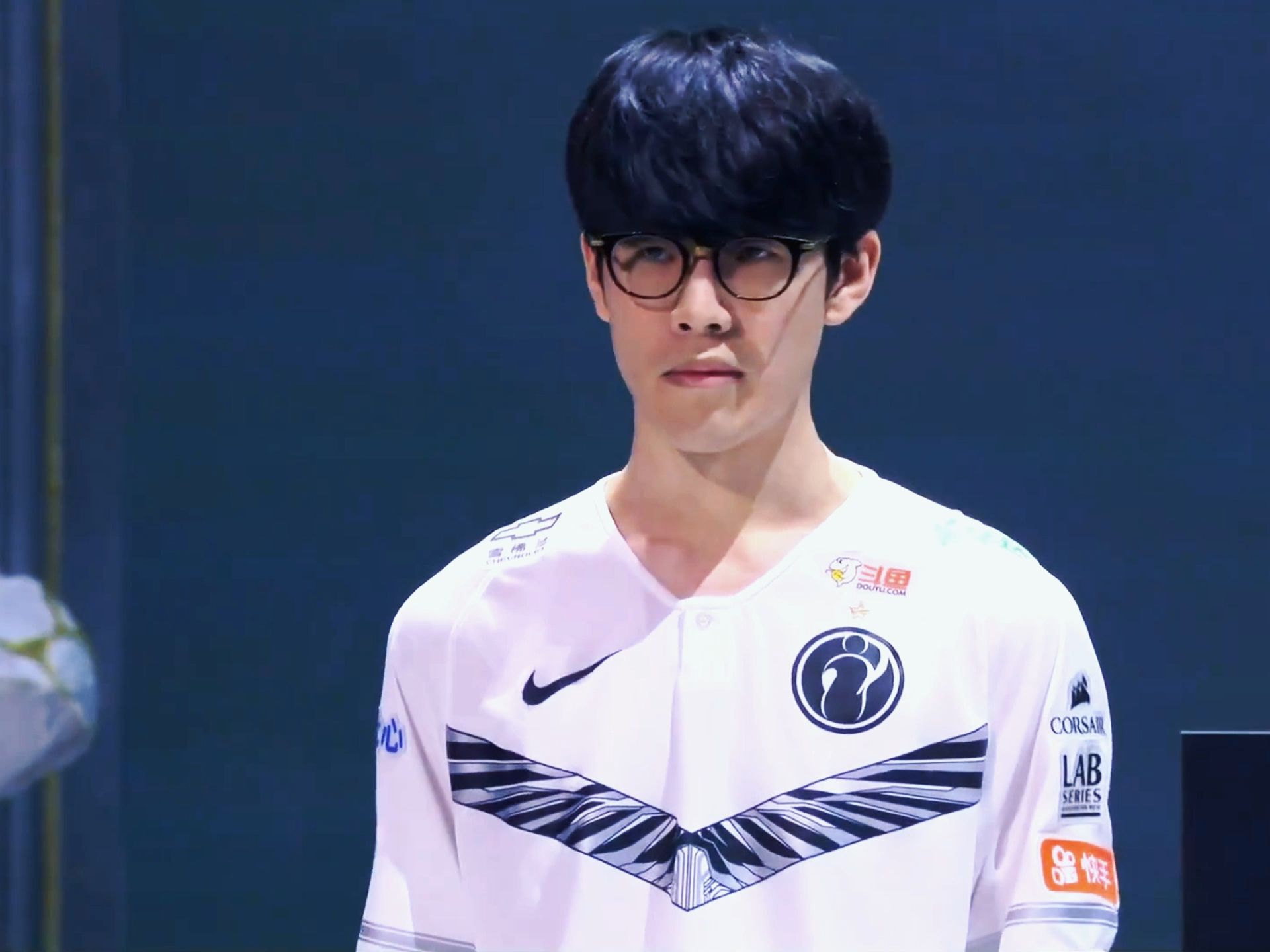 [NBA]坎宁安正面突破 单手抛投命中2+1