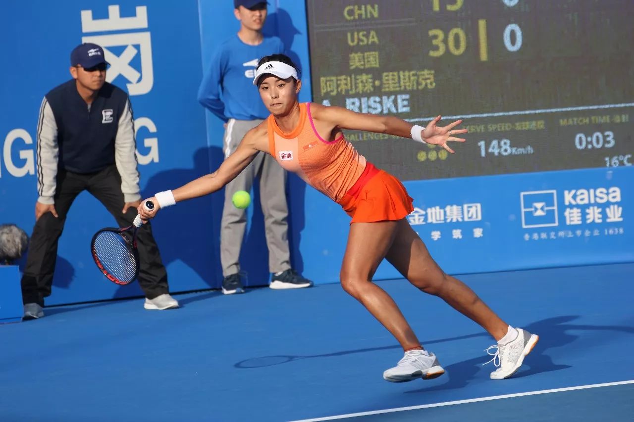 湖人险胜步行者！湖人赛后传来两个好消息，40岁詹姆斯再创神迹！