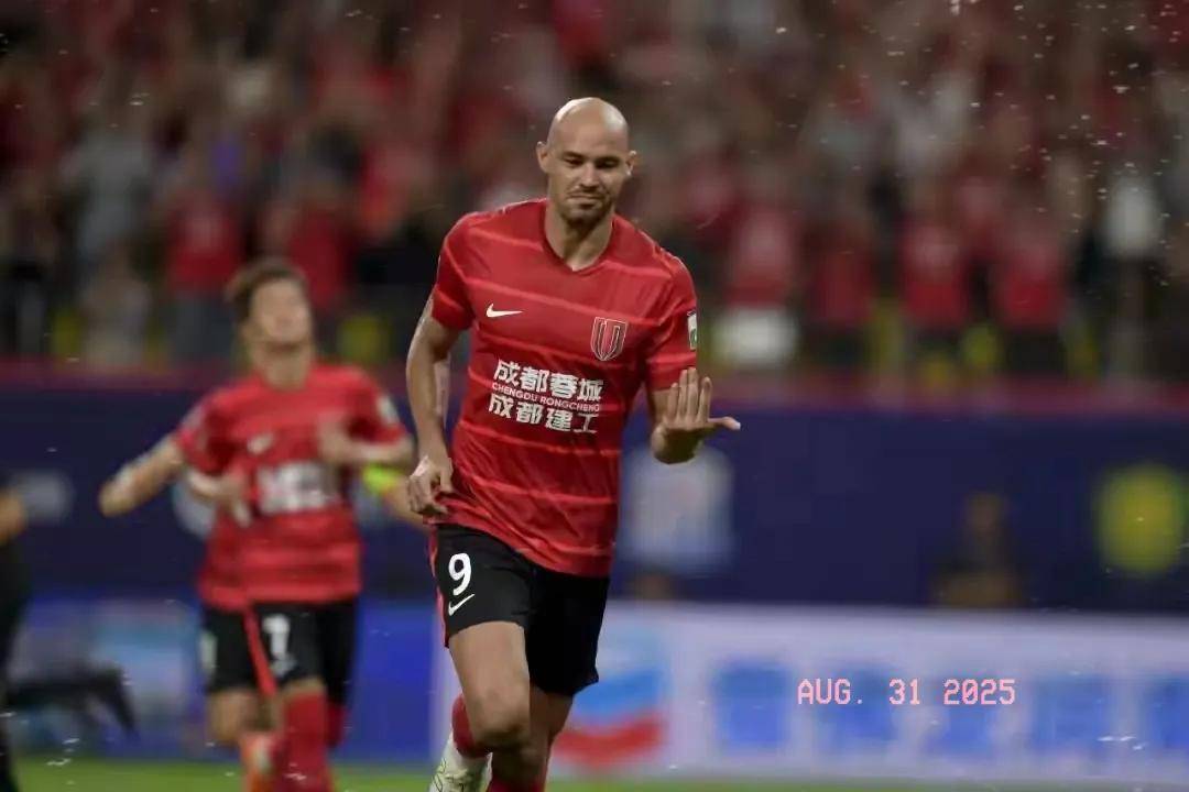 戈麦斯：儿子喜欢皮尔洛，我说光脚法好没用也要学习加图索